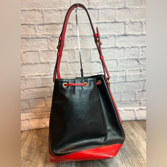 SOLD LOUIS VUITTON Noe Black Epi Leather Shoulder Bag Tote - Picture 3 of 13